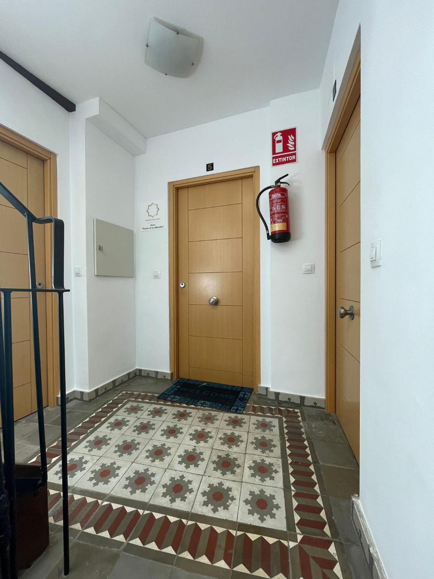 Suite Puerta De La Alhambra Granada Exterior foto